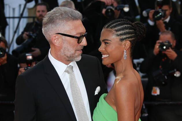 Internationale Filmfestspiele von Cannes, Crimes Of The Future Premiere 75eme Festival International du Film de Cannes. Montee des marches du film Crimes du futur . 75th Cannes Film Festival. Red carpet of the film Crimes of the future . Vincent Cassel and his wife Tina Kunakey. 280672 2022-05-23 Cannes France  Copyright: xIsabellexVautierx xStarfacex STAR_280672_075