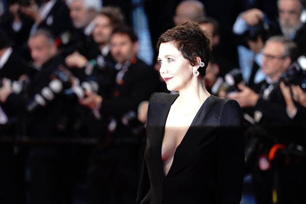 Internationale Filmfestspiele von Cannes, Crimes Of The Future Premiere Maggie Gyllenhaal CELEBRITES : 75Ã me Festival de Cannes - Tapis rouge du film Â« Crimes of the Future Â» - 23 05 2022 NorbertScanella Panoramic 