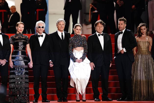 Internationale Filmfestspiele von Cannes, Crimes Of The Future Premiere LÃ a Seydoux - David Cronenberg - Viggo Mortensen - Kristen Stewart - Robert Lantos - Victor Hadida - Scott Speedman - Lihi Kornowski CELEBRITES : 75Ã me Festival de Cannes - Tapis rouge du film Â« Crimes of the Future Â» - 23 05 2022 NorbertScanella Panoramic 