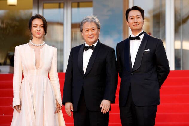 Tang Wei, Park Chan wook and Park Hae il at the premiere of the feature film Decision to Leave Heojil kyolshim at the Festival de Cannes 2022 75 Cannes International Film Festival at the Palais des Festivals Cannes, 23 05 2022. Foto:xD.xBedrosianx xFuturexImage