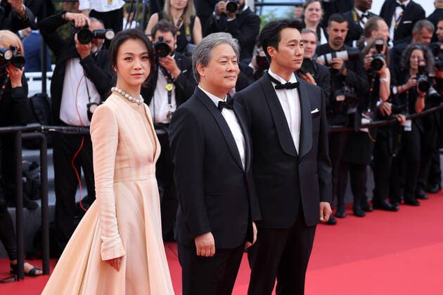 (220524) -- CANNES, May 24, 2022 () -- Actress Tang Wei (front L), director, producer and screenwriter Park Chan-Wook (front C) and actor Park Hae-Il arrive at the screening of the film Decision to Leave (Heojil Kyolshim) during the 75th edition of the Cannes Film Festival in Cannes, southern France, on May 23, 2022. () FRANCE-CANNES-FILM FESTIVAL-DECISION TO LEAVE-SCREENING Xinhua 
