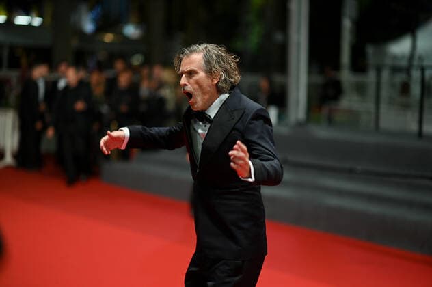 Internationale Filmfestspiele von Cannes, Moonage Daydream Premiere 75eme Festival International du Film de Cannes. Montee des marches du film Moonage Daydream . Festival de Cannes 2022 - The 75th annual Cannes film festival 2022 in Cannes - France - Moonage Daydream Red Carpet - Brett Morgen 280683 2022-05-23 Cannes France Morgen, Brett  Copyright: xLionelxGuericolas MPPx STAR_280683_011