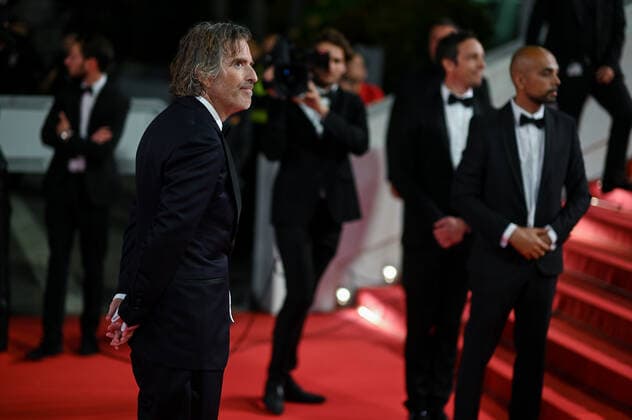 Internationale Filmfestspiele von Cannes, Moonage Daydream Premiere 75eme Festival International du Film de Cannes. Montee des marches du film Moonage Daydream . Festival de Cannes 2022 - The 75th annual Cannes film festival 2022 in Cannes - France - Moonage Daydream Red Carpet - Brett Morgen 280683 2022-05-24 Cannes France Morgen, Brett  Copyright: xLionelxGuericolas MPPx STAR_280683_028