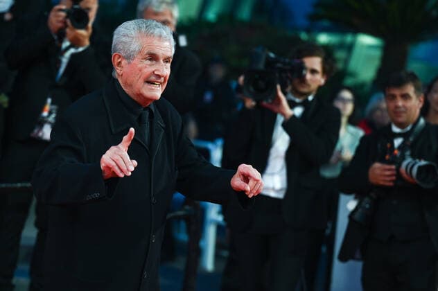 75eme Festival International du Film de Cannes. Montee des marches du film Crimes du futur . Festival de Cannes 2022 - The 75th annual Cannes film festival 2022 in Cannes - France - crimes of the future Red Carpet - Claude Lelouch 280682 2022-05-23 Cannes France  Copyright: xMPPx STAR_280682_065