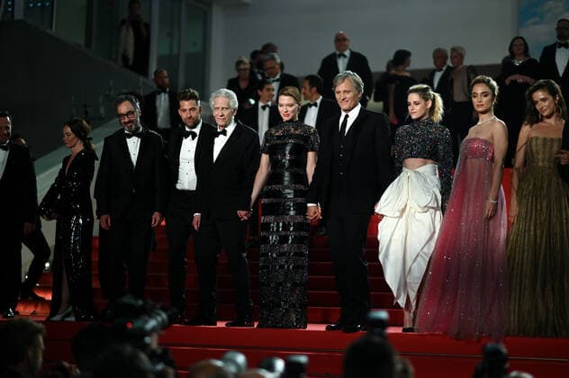 75eme Festival International du Film de Cannes. Montee des marches du film Crimes du futur . Festival de Cannes 2022 - The 75th annual Cannes film festival 2022 in Cannes - France - Crimes of the future Red Carpet - David Cronenberg, Léa Seydoux, Viggo Mortensen, Kristen Stewart, Denise Capezza, Lihi Kornowski and Robert Lantos 280682 2022-05-23 Cannes France  Copyright: xMPPx STAR_280682_208