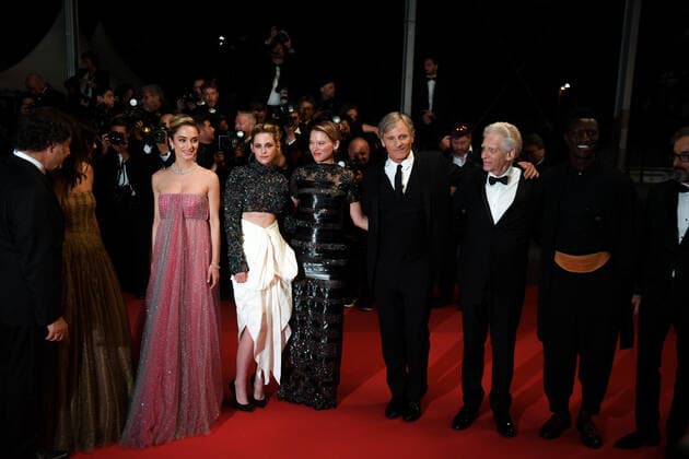 75eme Festival International du Film de Cannes. Montee des marches du film Crimes du futur . Festival de Cannes 2022 - The 75th annual Cannes film festival 2022 in Cannes - France - Crimes of the future Red Carpet - Denise Capezza; Kristen Stewart; Léa Seydoux, Viggo Mortensen, David Cronenberg 280682 2022-05-23 Cannes France  Copyright: xMPPx STAR_280682_231