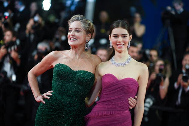75eme Festival International du Film de Cannes. Montee des marches du film Crimes du futur . Festival de Cannes 2022 - The 75th annual Cannes film festival 2022 in Cannes - France - crimes of the future Red Carpet - Sharon Stone 280682 2022-05-23 Cannes France  Copyright: xMPPx STAR_280682_137