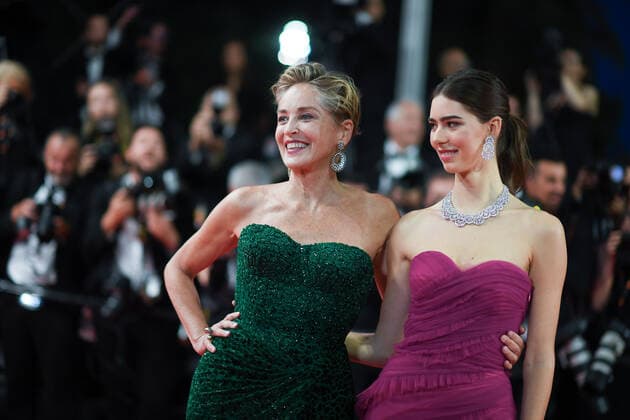 75eme Festival International du Film de Cannes. Montee des marches du film Crimes du futur . Festival de Cannes 2022 - The 75th annual Cannes film festival 2022 in Cannes - France - crimes of the future Red Carpet - Sharon Stone 280682 2022-05-23 Cannes France  Copyright: xMPPx STAR_280682_143