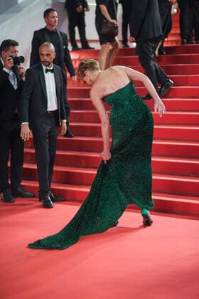 75eme Festival International du Film de Cannes. Montee des marches du film Crimes du futur . Festival de Cannes 2022 - The 75th annual Cannes film festival 2022 in Cannes - France - crimes of the future Red Carpet - Sharon Stone 280682 2022-05-23 Cannes France  Copyright: xMPPx STAR_280682_152