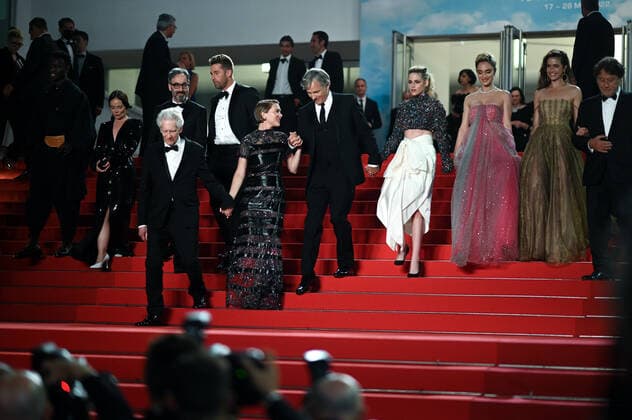 75eme Festival International du Film de Cannes. Montee des marches du film Crimes du futur . Festival de Cannes 2022 - The 75th annual Cannes film festival 2022 in Cannes - France - Crimes of the future Red Carpet - David Cronenberg, Léa Seydoux, Viggo Mortensen, Kristen Stewart, Denise Capezza, Lihi Kornowski and Robert Lantos 280682 2022-05-23 Cannes France  Copyright: xMPPx STAR_280682_200