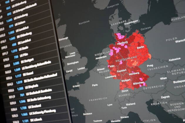 RKI dashboard, 7 day incidence is now 307.2 7 day incidence, RKI dashboard on a monitor on 24 05 2022 in Siegen Germany.