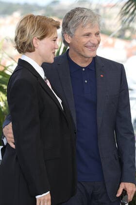 May 24, 2022, Cannes, Cote d Azur, France: LEA SEYDOUX and VIGGO MORTENSEN attend the CRIMES OF THE FUTURE photocall during 75th annual Cannes Film Festival Cannes France - ZUMAc179 20220524_zep_c179_102 Copyright: xMickaelxChavetx
