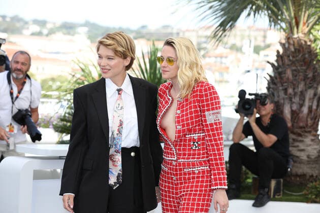 May 24, 2022, Cannes, Cote d Azur, France: LEA SEYDOUX and KRISTEN STEWART attend the CRIMES OF THE FUTURE photocall during 75th annual Cannes Film Festival Cannes France - ZUMAc179 20220524_zep_c179_118 Copyright: xMickaelxChavetx