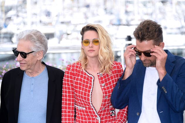 75th Cannes film festival 2022, Photocall film Crimes of the future. Pictured: Kristen Stewart, David Cronenberg, Scott Speedman  Copyright: xAlbertoxTerenghi Cannesx2022x xix xVenezia2020x