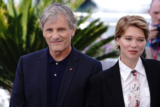 Viggo Mortensen - Lea Seydoux CELEBRITES : 75Ã me Festival de Cannes - Photocall du film Â« Crimes of the Future Â» - 24 05 2022 NorbertScanella Panoramic 