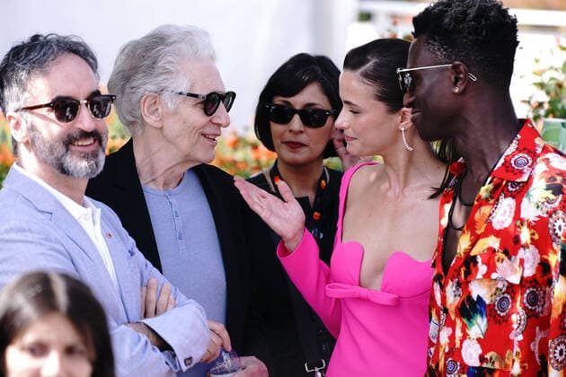 David Cronenberg - Lihi Kornowski CELEBRITES : 75Ã me Festival de Cannes - Photocall du film Â« Crimes of the Future Â» - 24 05 2022 NorbertScanella Panoramic 