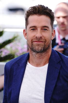 Internationale Filmfestspiele von Cannes, Crimes Of The Future Photocall Scott Speedman CELEBRITES : 75Ã me Festival de Cannes - Photocall du film Â« Crimes of the Future Â» - 24 05 2022 NorbertScanella Panoramic 