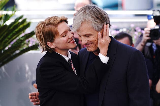 Internationale Filmfestspiele von Cannes, Crimes Of The Future Photocall Lea Seydoux - Viggo Mortensen CELEBRITES : 75Ã me Festival de Cannes - Photocall du film Â« Crimes of the Future Â» - 24 05 2022 NorbertScanella Panoramic 