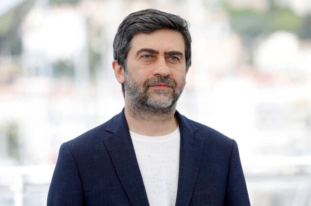 Emin Alper at the photocall for the feature film Burning Days Kurak Günler at the Festival de Cannes 2022 75 Cannes International Film Festival at the Palais des Festivals Cannes, 24 05 2022 Foto:xD.xBedrosianx xFuturexImage
