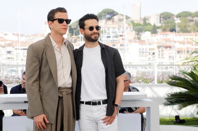 Selahattin Pasali and Ekin Koc at the photocall for the feature film Burning Days Kurak Günler at the Festival de Cannes 2022 75 Cannes International Film Festival at the Palais des Festivals Cannes, 24 05 2022 Foto:xD.xBedrosianx xFuturexImage