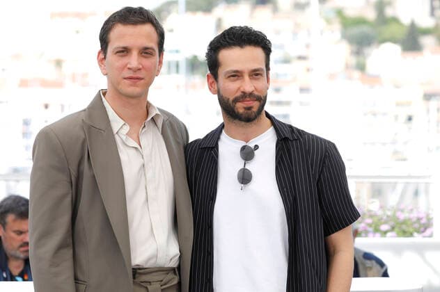 Selahattin Pasali and Ekin Koc at the photocall for the feature film Burning Days Kurak Günler at the Festival de Cannes 2022 75 Cannes International Film Festival at the Palais des Festivals Cannes, 24 05 2022 Foto:xD.xBedrosianx xFuturexImage