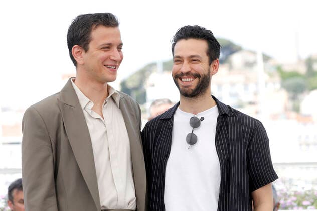 Selahattin Pasali and Ekin Koc at the photocall for the feature film Burning Days Kurak Günler at the Festival de Cannes 2022 75 Cannes International Film Festival at the Palais des Festivals Cannes, 24 05 2022 Foto:xD.xBedrosianx xFuturexImage