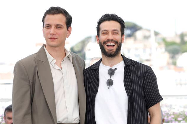 Selahattin Pasali and Ekin Koc at the photocall for the feature film Burning Days Kurak Günler at the Festival de Cannes 2022 75 Cannes International Film Festival at the Palais des Festivals Cannes, 24 05 2022 Foto:xD.xBedrosianx xFuturexImage