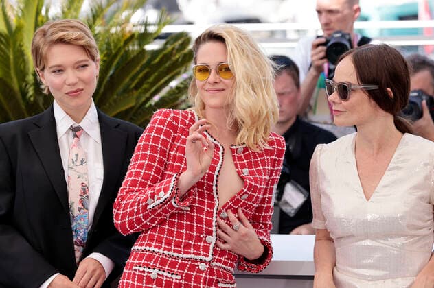 Lea Seydoux, Kristen Stewart and Nadia Litz at the photocall for the feature film Crimes of the Future at the Festival de Cannes 2022 75 Cannes International Film Festival at the Palais des Festivals Cannes, 24 05 2022. Foto:xS.xGabschx xFuturexImage