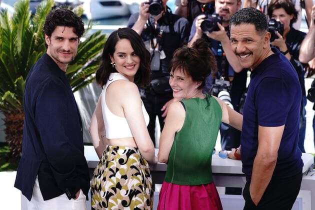 Louis Garel (RÃ alisateur France) - NoÃ mie Merlant (Actrice) - Anouk Grinberg (Actrice) - Roschdy Zem (Acteur) CELEBRITES : 75Ã me Festival de Cannes - Photocall du film Â« L?Innocent Â» - 24 05 2022 NorbertScanella Panoramic 