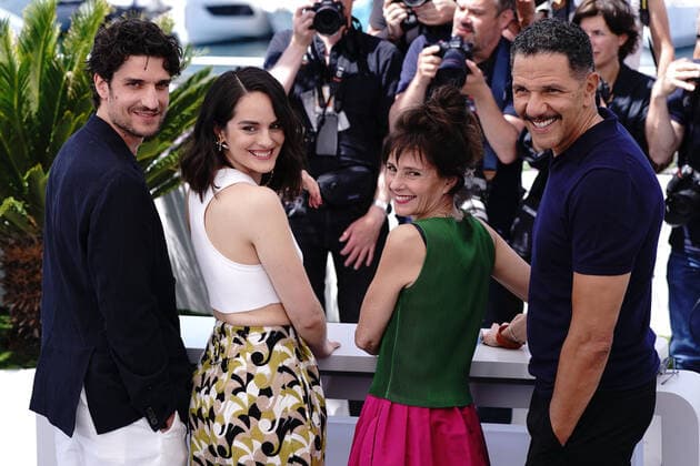 Entertainment Bilder des Tages Louis Garel (RÃ alisateur France) - NoÃ mie Merlant (Actrice) - Anouk Grinberg (Actrice) - Roschdy Zem (Acteur) CELEBRITES : 75Ã me Festival de Cannes - Photocall du film Â« L?Innocent Â» - 24 05 2022 NorbertScanella Panoramic 