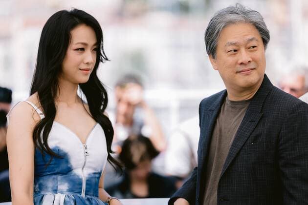 75eme Festival International du Film de Cannes. Photocall du film Decision to leave . Photocall with cast Decision to leave movie during 75th International Cannes Film Festival 280698 0000-00-00 Paris France Park, Chan-Wook; Wei, Tang  Copyright: xTerencexBaelenx STAR_280698_004
