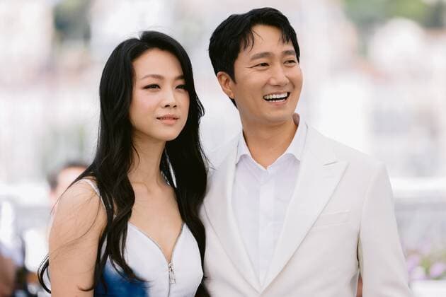 75eme Festival International du Film de Cannes. Photocall du film Decision to leave . Photocall with cast Decision to leave movie during 75th International Cannes Film Festival 280698 0000-00-00 Paris France Wei, Tang; Park Hae-il  Copyright: xTerencexBaelenx STAR_280698_005