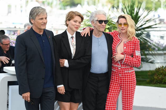 75eme Festival International du Film de Cannes. Photocall du film Les crimes du futur . Festival de Cannes 2022 - The 75th annual Cannes film festival 2022 in Cannes - France - photocall of Crimes of the future - Viggo Mortensen , Lea Seydoux , David Cronenberg ,Kristen Stewart Festival de Cannes 2022 - The 75th annual Cannes film festival 2022 in Cannes - France - photocall of Crimes of the future. 280706 2022-05-24 Cannes France  Copyright: xLionelxGuericolas MPPx STAR_280706_012