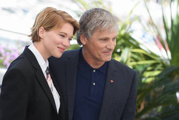 75eme Festival International du Film de Cannes. Photocall du film Les crimes du futur . Festival de Cannes 2022 - The 75th annual Cannes film festival 2022 in Cannes - France - photocall of Crimes of the future - Lea Seydoux , Viggo Mortensen Festival de Cannes 2022 - The 75th annual Cannes film festival 2022 in Cannes - France - photocall of Crimes of the future. 280706 2022-05-24 Cannes France  Copyright: xLionelxGuericolas MPPx STAR_280706_143