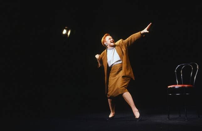 Muriel Robin, 1989 French comedian Muriel Robin on stage at the ThÃ©Ã¢tre du Splendid in Paris in her show Un point, c est tout . August 1989 Photo Jacques Loew Copyright: xJacquesxLoew Photo12x LWE21A01_046