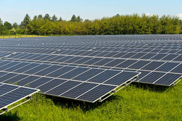 IMAGO Nature: Unsere Erde, Energiequellen, Photovoltaik Solarpanel im Solarpark Vogtsburg, Stadt Vogtsburg,Kaiserstuhl, Baden-Württemberg, Deutschland *** Solar panel in the Vogtsburg solar park, Vogtsburg, Kaiserstuhl, Baden-Württemberg, Germany *** Solar panel in the Vogtsburg solar park, Vogtsburg, Kaiserstuhl, Baden Württemberg, Germany Solar panel in the Vogtsburg solar park, Vogtsburg, Kaiserstuhl, Baden Württemberg, Germany