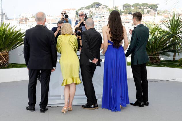 Vlad Ivanov, Mara Bugarin, Alexandru Belc, Mara Vicol and Serban Lazarovici at the photocall for the feature film Metronome at the Festival de Cannes 2022 75 Cannes International Film Festival at the Palais des Festivals Cannes, 24 05 2022 Foto:xD.xBedrosianx xFuturexImage