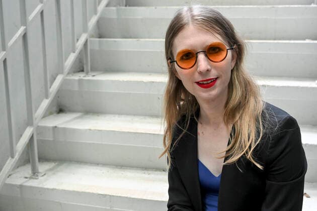 News Themen der Woche KW21 News Bilder des Tages American whistleblower Chelsea Manning poses for the photographer, in Brussels, Tuesday 24 May 2022. Manning is in the country to attend the 15th edition of the Computers, Privacy and Data Protection (CPDP) conference. From 23 to 25 May, the CPDP conference takes a closer look at the theme What does the future hold for data protection, after the COVID-19 pandemic has drastically changed our use of technology? . Manning was arrested in 2010 for leaking sensitive government information about the wars in Iraq and Afghanistan to the whistleblower website WikiLeaks. She spoke about the dangers of mass surveillance of our data, including by governments.  DIRKxWAEM 35458521