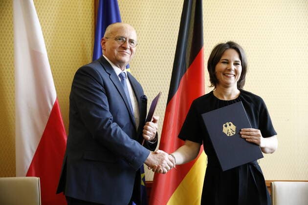 News Themen der Woche KW21 News Bilder des Tages Zbigniew Rau, Polnischer Außenminister, Annalena Baerbock, Bundesministerin des Auswärtigen, Deutschland, Berlin, Annalena Baerbock trifft polnischen Amtskollegen Zbigniew Rau *** Zbigniew Rau, Polish Foreign Minister, Annalena Baerbock, Federal Minister for Foreign Affairs, Germany, Berlin, Annalena Baerbock meets Polish counterpart Zbigniew Rau