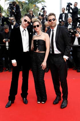 Tom Sturridge, Kristen Stewart and Scott Speedman at the premiere of the feature film The Innocent L Innocent at the Festival de Cannes 2022 75 Cannes International Film Festival at the Palais des Festivals Cannes, 24 05 2022. Foto:xD.xBedrosianx xFuturexImage