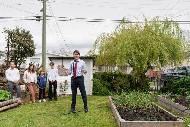 May 24, 2022, Vancouver, BC, CANADA: Prime Minister Justin Trudeau addresses the media after visiting the Frost family in Vancouver, on Tuesday May 24, 2022. Vancouver CANADA  - ZUMAc35_ 20220524_zaf_c35_120 Copyright: xRichxLamx
