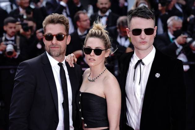 Entertainment Bilder des Tages Tom Sturridge - Kristen Stewart - Scott Speedman CELEBRITES : 75eme Festival de Cannes - Tapis rouge du film Â« L?Innocent et de la soiree anniversaire du 75eme festival Â» - 24 05 2022 NorbertScanella Panoramic 