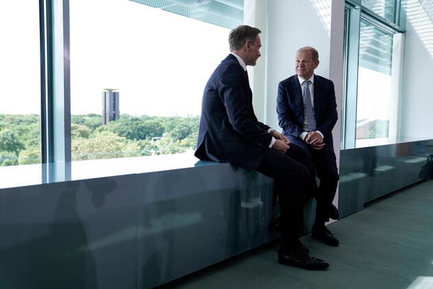 News Bilder des Tages Sitzung des Bundeskabinett Aktuell,25.05.2022 Berlin, Bundeskanzler Olaf Scholz (SPD) gemeinsam mit Finanzminister Christian Lindner (FDP) im Vorfeld an die Kabinettssitzung, Sitzung des Bundeskabinett im Bundeskanzleramt in Berlin Berlin Berlin Deutschland *** Meeting of the Federal Cabinet Current,25 05 2022 Berlin, Chancellor Olaf Scholz SPD together with Finance Minister Christian Lindner FDP in the run-up to the cabinet meeting, meeting of the Federal Cabinet in the Federal Chancellery in Berlin Berlin Germany