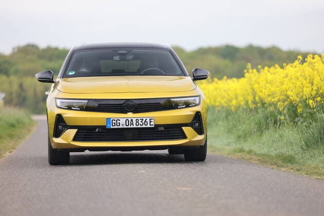 New Opel Astra 6 Hybrid, test drive in French, May 2022 NEWS AUTO : Opel Astra 6 Hybrid 2022 LaurentSanson Panoramic 