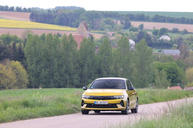 New Opel Astra 6 Hybrid, test drive in French, May 2022 NEWS AUTO : Opel Astra 6 Hybrid 2022 LaurentSanson Panoramic 