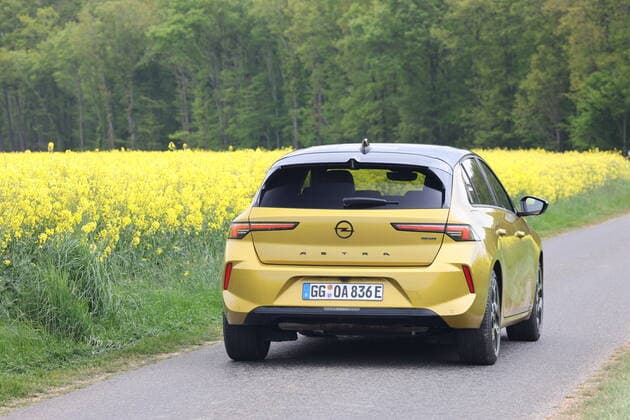 New Opel Astra 6 Hybrid, test drive in French, May 2022 NEWS AUTO : Opel Astra 6 Hybrid 2022 LaurentSanson Panoramic 