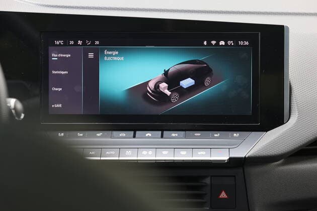 New Opel Astra 6 Hybrid, test drive in French, May 2022 NEWS AUTO : Opel Astra 6 Hybrid 2022 LaurentSanson Panoramic 
