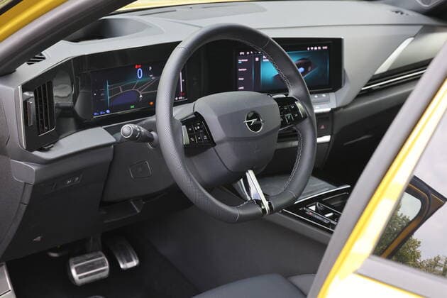 New Opel Astra 6 Hybrid, test drive in French, May 2022 NEWS AUTO : Opel Astra 6 Hybrid 2022 LaurentSanson Panoramic 