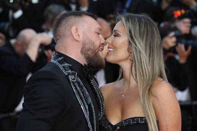 Internationale Filmfestspiele von Cannes, Elvis Premiere May 25, 2022, Cannes, Cote d Azur, France: CONOR MCGREGOR and his fianco e DEE DEVLIN kiss as they attend the Elvis screening during 75th annual Cannes Film Festival Cannes France - ZUMAc179 20220526_zep_c179_017 Copyright: xMickaelxChavetx