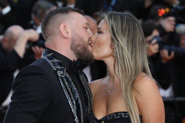 Internationale Filmfestspiele von Cannes, Elvis Premiere May 25, 2022, Cannes, Cote d Azur, France: CONOR MCGREGOR and his fianco e DEE DEVLIN kiss as they attend the Elvis screening during 75th annual Cannes Film Festival Cannes France - ZUMAc179 20220526_zep_c179_018 Copyright: xMickaelxChavetx